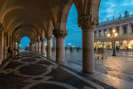 威尼斯，意大利，Palazzo Ducale，威尼斯，意大利，天空，云，日落，晚上，灯，灯笼，人，城市