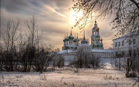 圣母Tolgsky修道院，日落，冬天