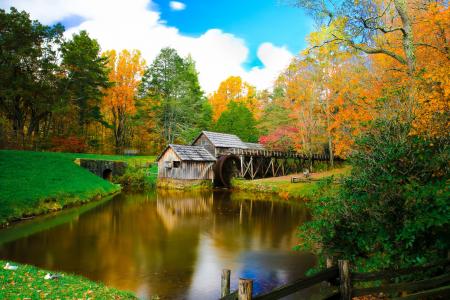 弗吉尼亚州的马布里磨坊，秋天，磨坊，河流，树木，重新切割