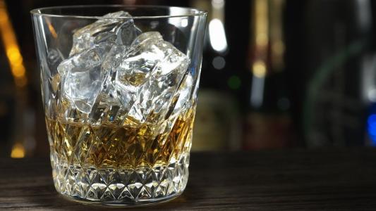 威士忌，水晶玻璃