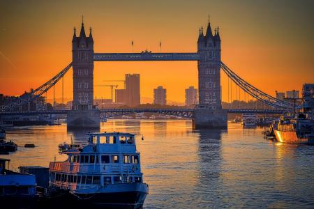 黄昏下的伦敦塔桥
