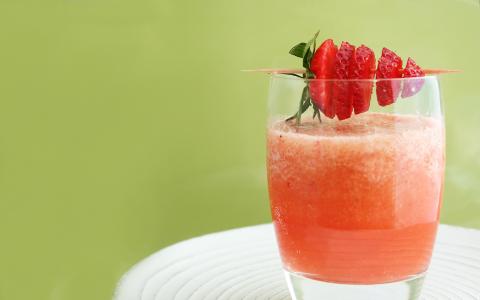鸡尾酒，草莓