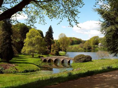 Stourhead花园，英格兰威尔特郡，英格兰威尔特郡，湖，桥