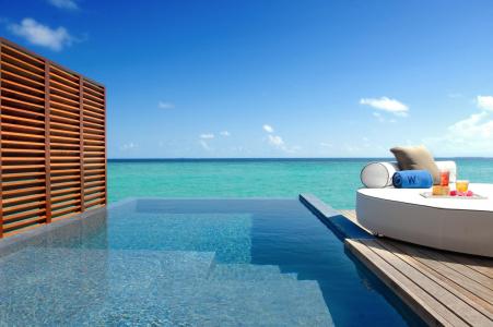 马尔代夫，fesdu，马尔代夫，岛，游泳池，海洋，天空，太阳，水，日光浴浴床