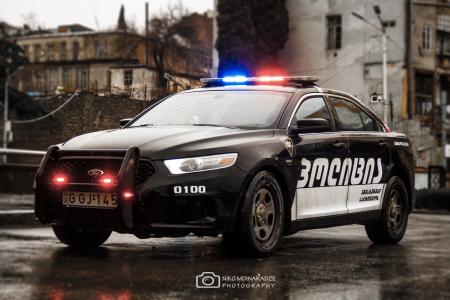 格鲁吉亚警察，下雨