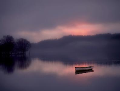 黎明，森林，雾，湖，船