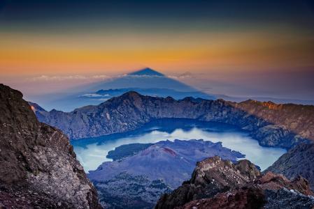Stratovulcan，火山，Rinjani，岛，龙目岛，印度尼西亚，Rinjani，龙目岛，印度尼西亚