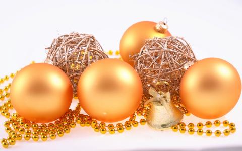 金色的球，圣诞树上的装饰品