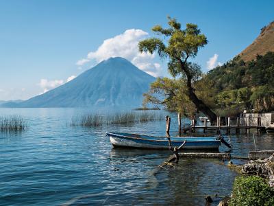 阿蒂特兰湖，危地马拉，阿蒂特兰湖，阿蒂特兰火山，危地马拉，船，树，湖，火山
