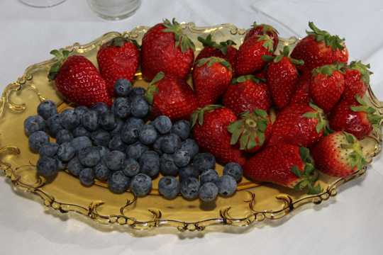 蓝莓草莓水果图片