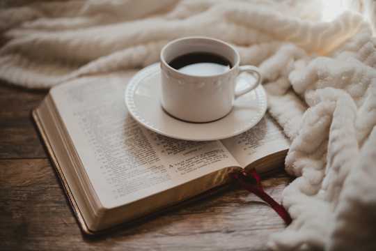 书籍与咖啡图片