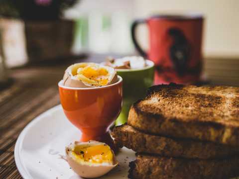 全麦吐司加鸡蛋早餐图片