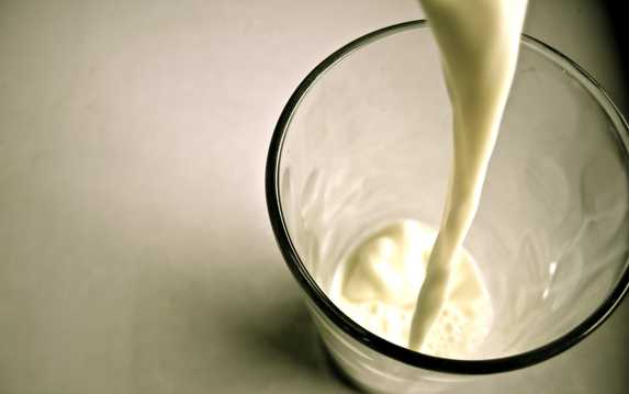 美食营养的牛奶图片