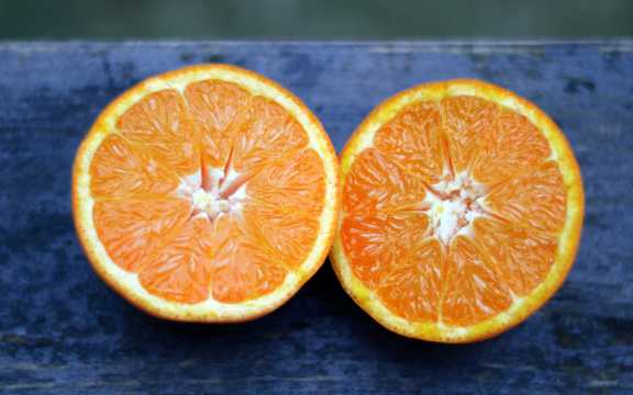 新鲜甘甜的橙子图片