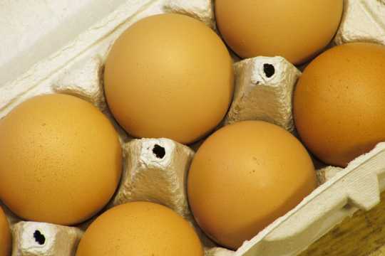 新鲜鸡蛋高清图片