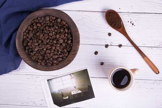 现磨咖啡和咖啡豆图片