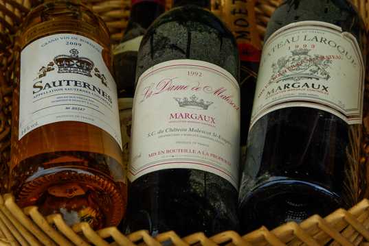 瓶装葡萄酒图片